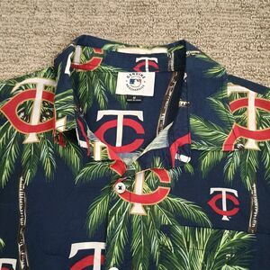 Minnesota Twins Hawaiian Shirt Mens Medium Button Up Lightweight and Breatable